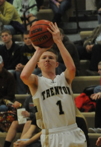 R-T Photo/Seth Herrold Cade Mullenix lifts up a shot during the Bulldogs’ 64-54 loss to Stanberry on Thursday night. Mullenix finished the game with just one point, but had eight rebounds and two assists as well.