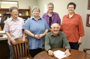 Submitted Photo Mayor Dr. Nick McHargue has signed a proclamation as part of the third annual Mayor’s Day of Recognition for National Service, a nationwide bipartisan effort to highlight the impact of national service in tackling city problems. Pictured with Dr. McHargue are Grundy County RSVP volunteer representatives including, from left, Mary Ireland, Terry Toms, Donna Fair and RSVP Director Edna Foster.