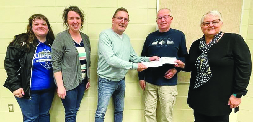 Former TAG Members Makes Donation To Art’s Alive
